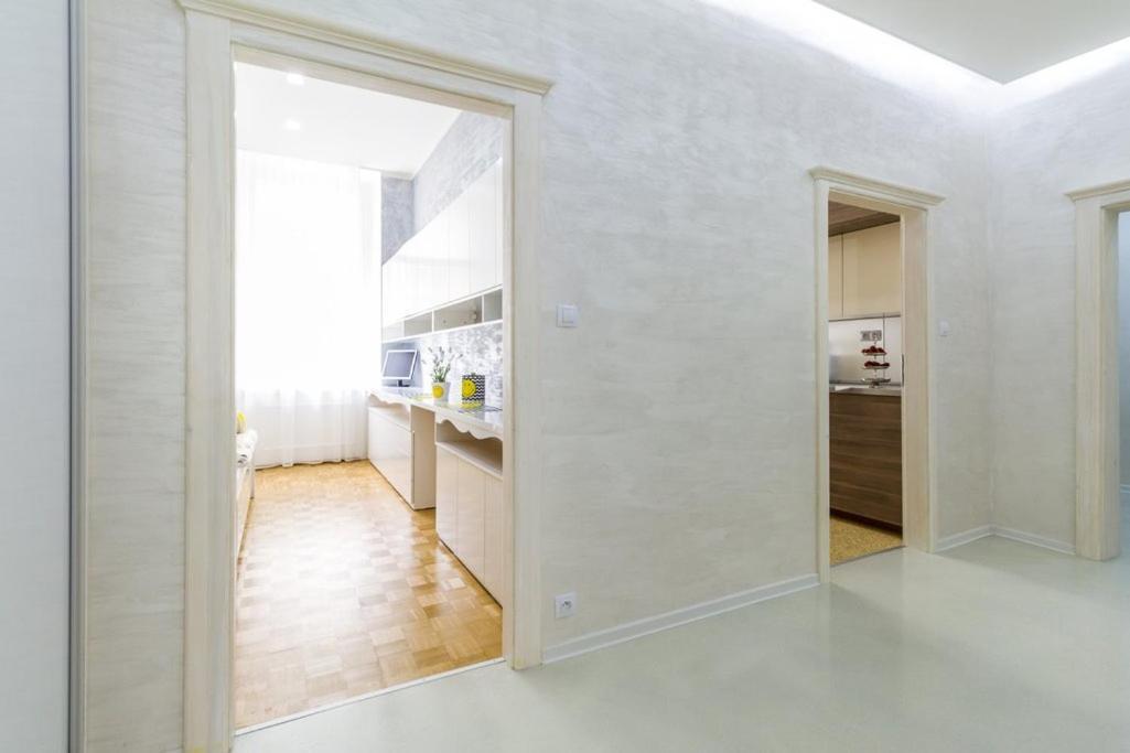 Stylish Apartment 5 Minutes Walk From City Center Praga Exterior foto