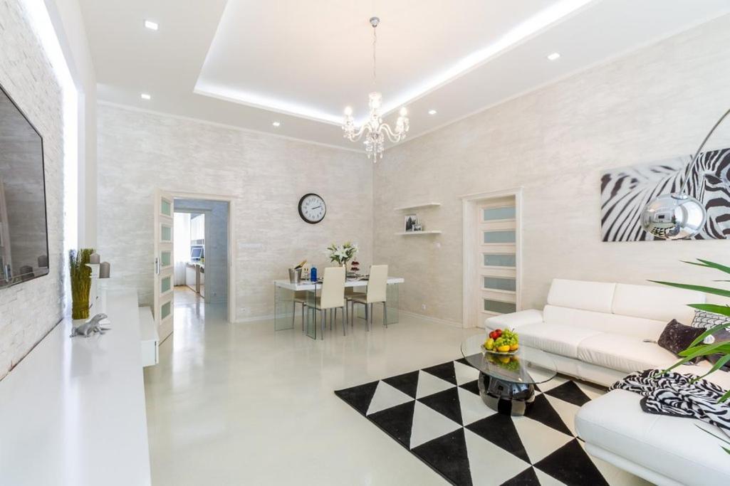 Stylish Apartment 5 Minutes Walk From City Center Praga Exterior foto